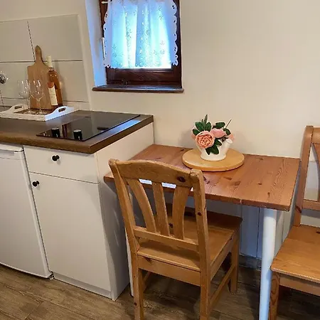 Lakeview Apartment *