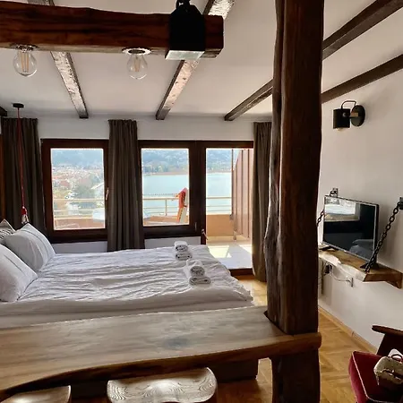 Lakeview Apartment